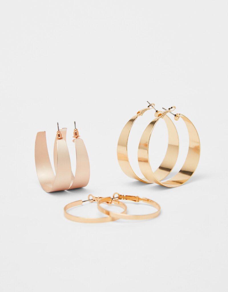 Set of hoop earrings