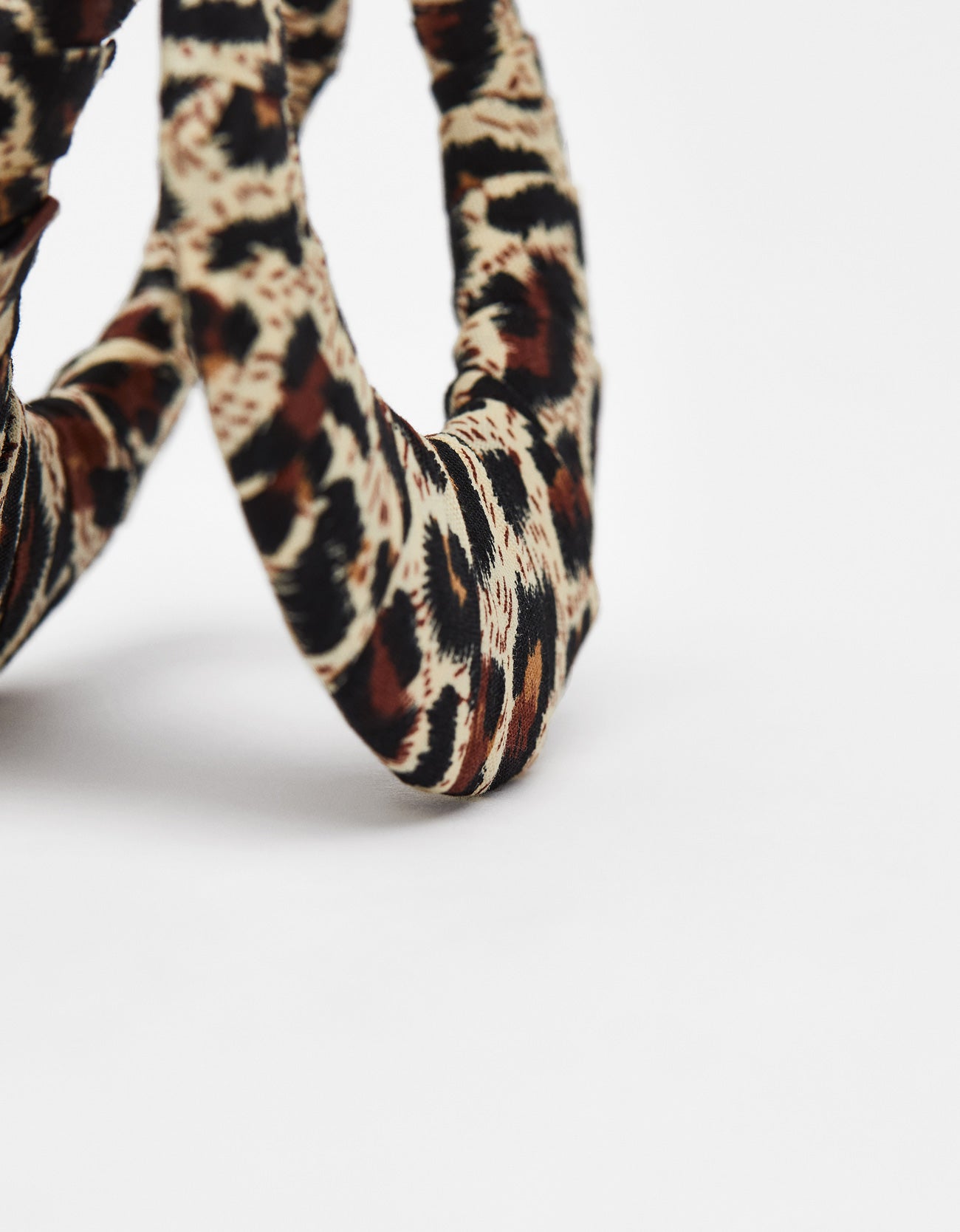 Maxi leopard hoop earrings - Image 3